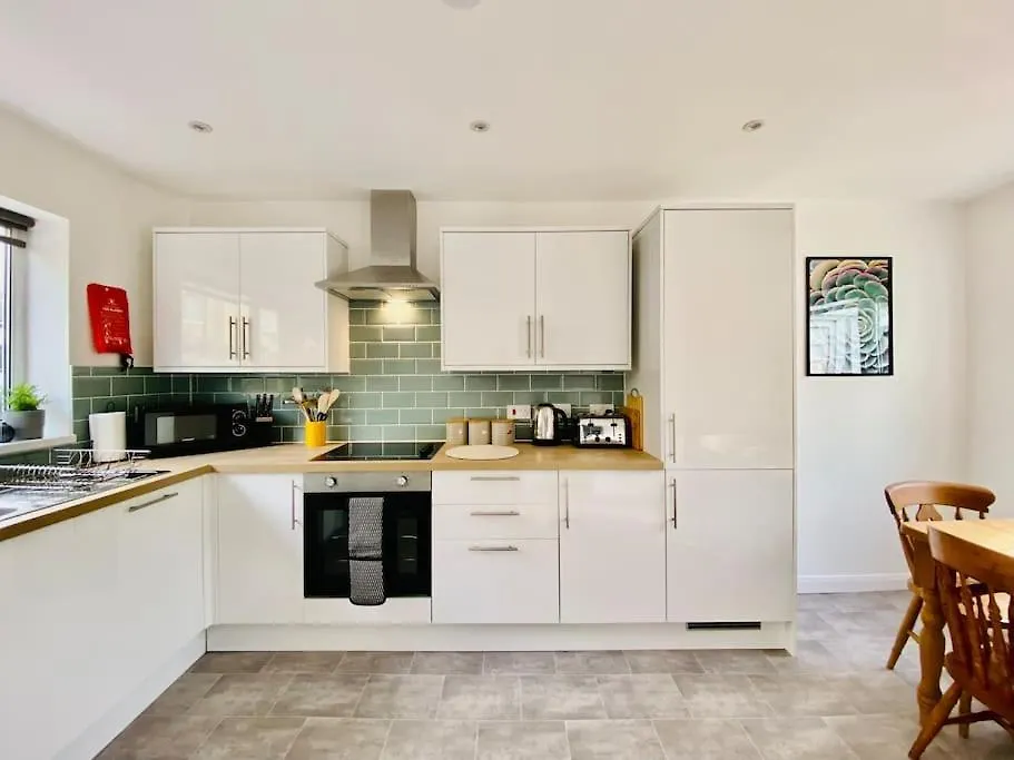 Usnooz - Cosy House, 2 Bed, Parking Βίλα Hipperholme 0*,  Ηνωμένο Βασίλειο